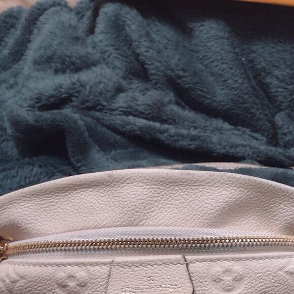Louis Vuitton EMPRIENTE BUMBAG Créme Monogram Waist Crossbody 🤍 - Picture 7 of 16